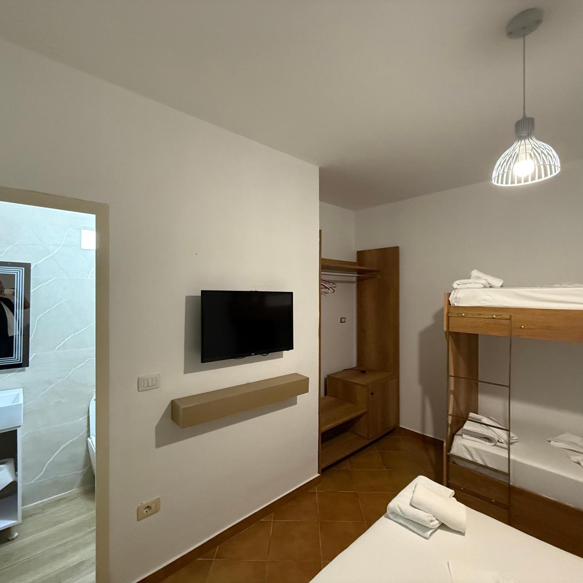 Hotel Amantia Orikum Buitenkant foto